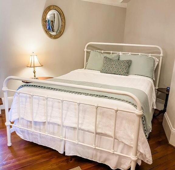 The Twelve Oaks Bed & Breakfast