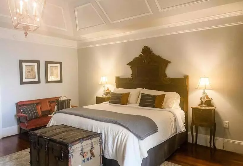 The Twelve Oaks Bed & Breakfast