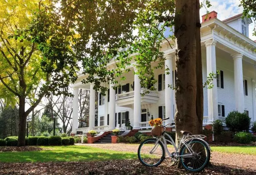 The Twelve Oaks Bed & Breakfast