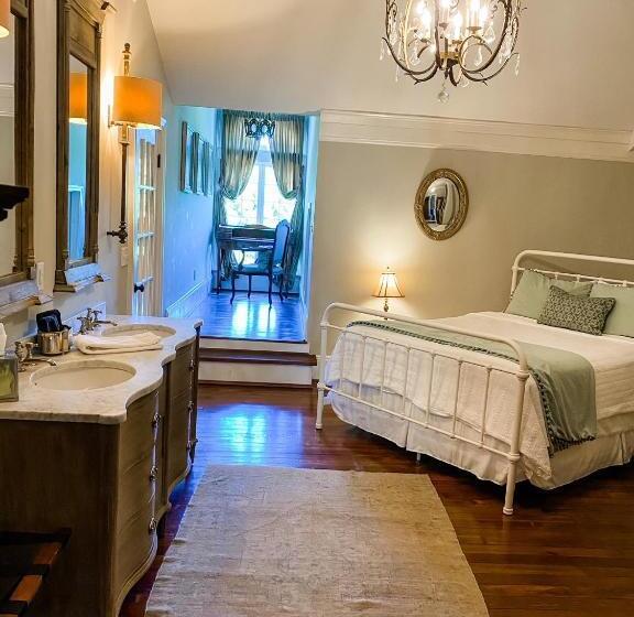 The Twelve Oaks Bed & Breakfast