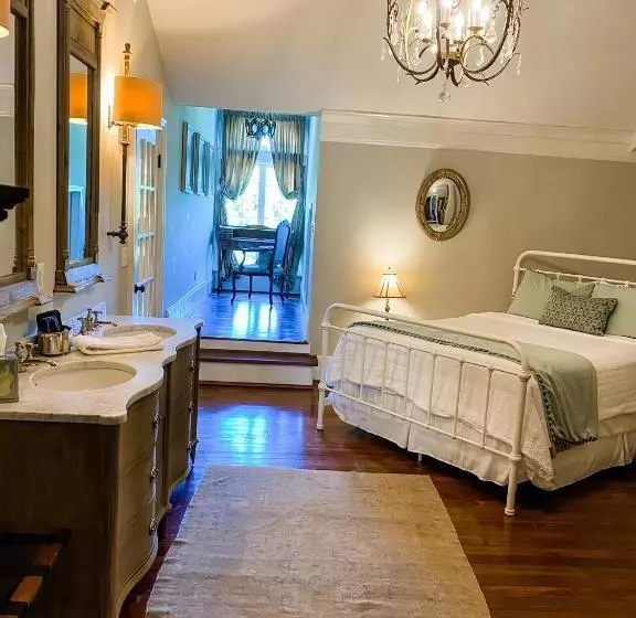 The Twelve Oaks Bed & Breakfast