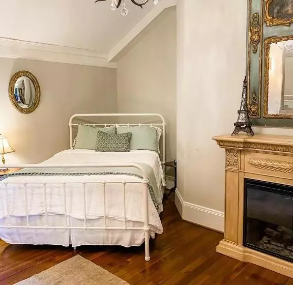 The Twelve Oaks Bed & Breakfast