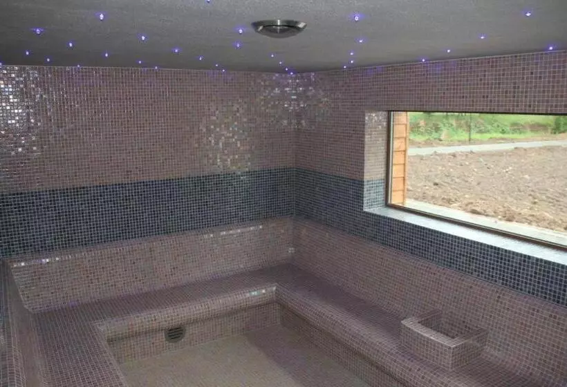 ユースホステル Dworek Hołny