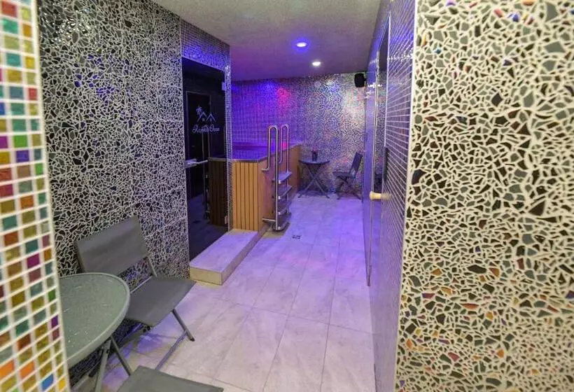 Retkeilymaja Rajska Oaza