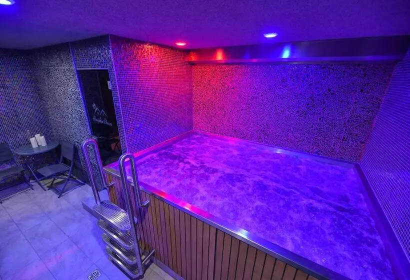 Retkeilymaja Rajska Oaza