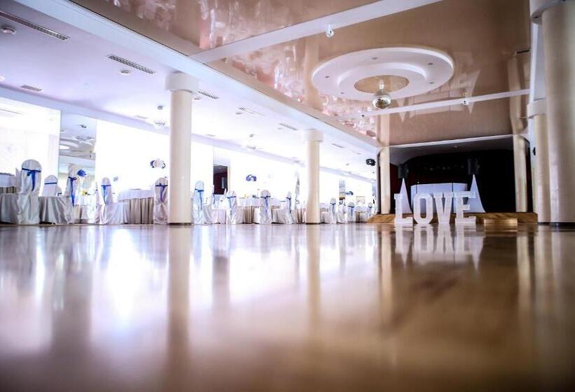 הוסטל Restauracja Hotel Vip