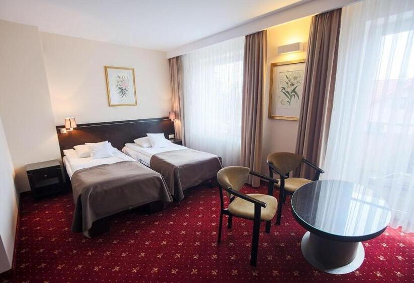 הוסטל Restauracja Hotel Vip