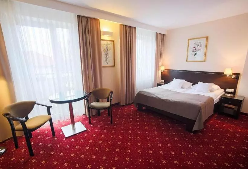 ユースホステル Restauracja Hotel Vip