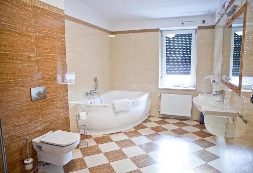 הוסטל Restauracja Hotel Vip