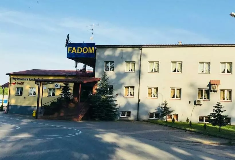 Retkeilymaja Zajazd Fadom