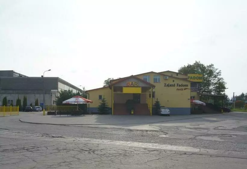 Retkeilymaja Zajazd Fadom