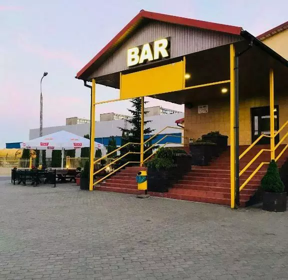 Retkeilymaja Zajazd Fadom