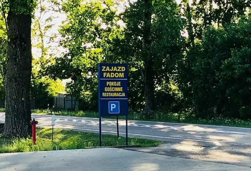 Retkeilymaja Zajazd Fadom