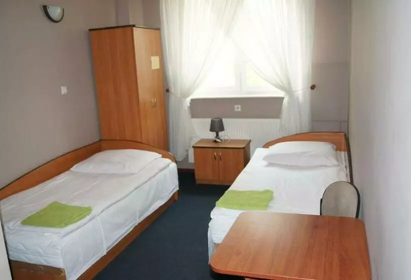 Retkeilymaja Zajazd Fadom