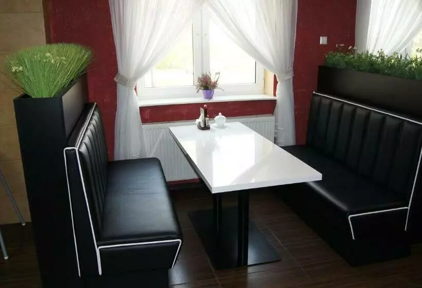 Retkeilymaja Zajazd Fadom