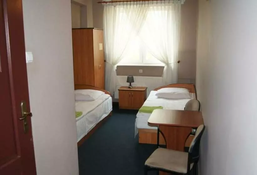 Retkeilymaja Zajazd Fadom