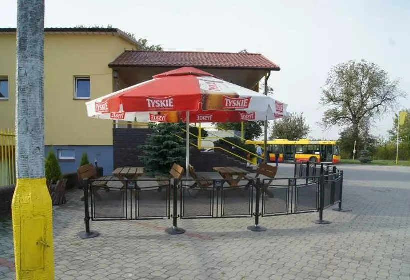 Retkeilymaja Zajazd Fadom