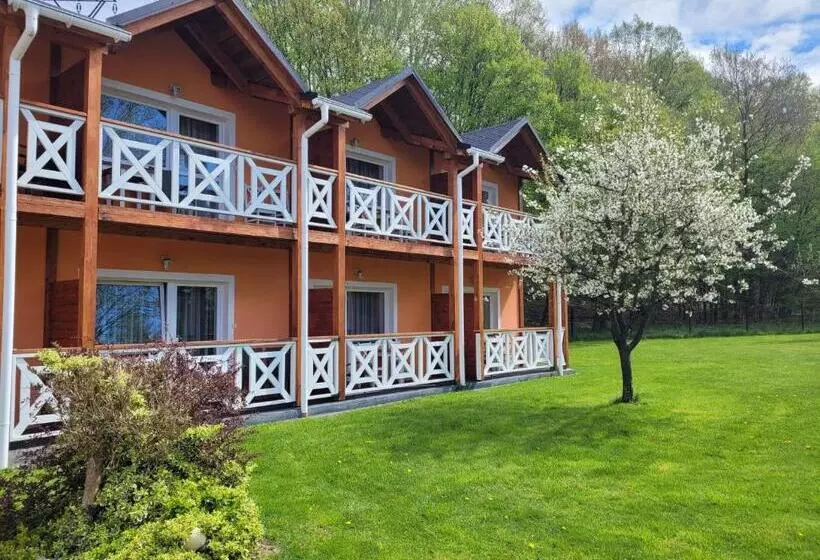 Aamiaismajoitus (B&B) Gosciniec Pod Brzegiem