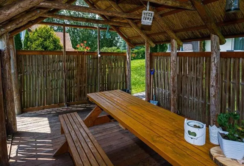 Aamiaismajoitus (B&B) Niebieska Tawerna