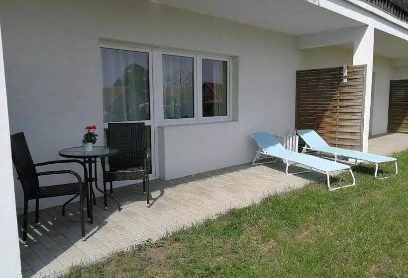 Aamiaismajoitus (B&B) Niebieska Tawerna