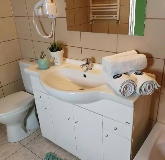 Aamiaismajoitus (B&B) Niebieska Tawerna