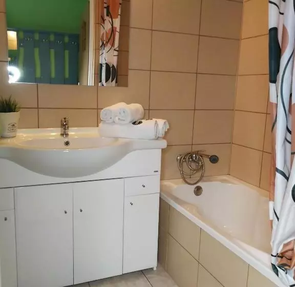 Aamiaismajoitus (B&B) Niebieska Tawerna