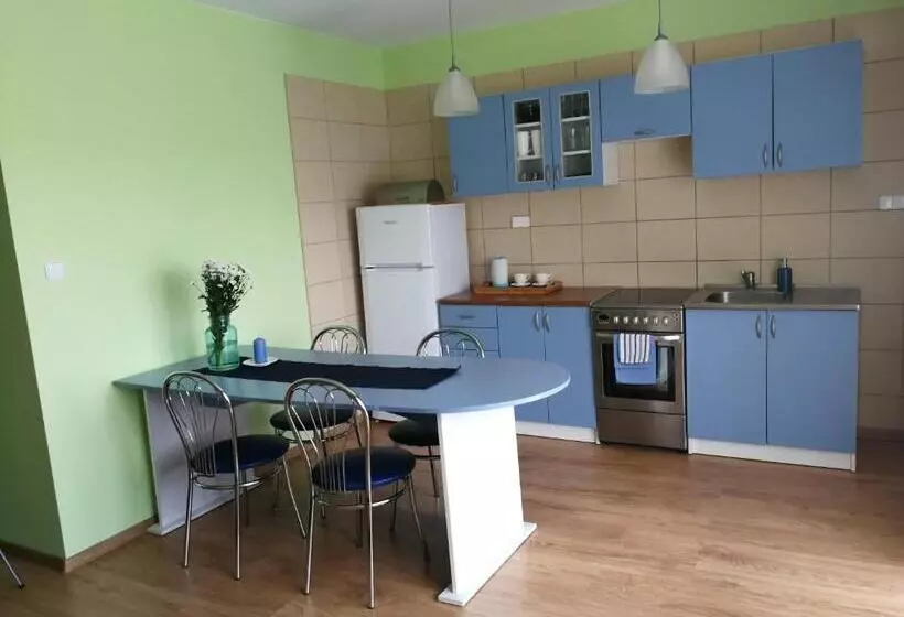 Aamiaismajoitus (B&B) Niebieska Tawerna