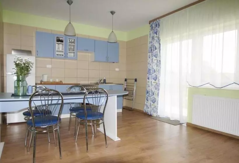 Aamiaismajoitus (B&B) Niebieska Tawerna