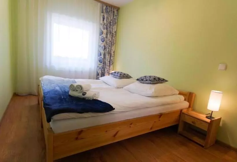 Aamiaismajoitus (B&B) Niebieska Tawerna