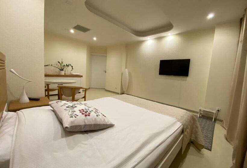 住宿加早餐  Rezydencja Pod Taborskimi Sosnami