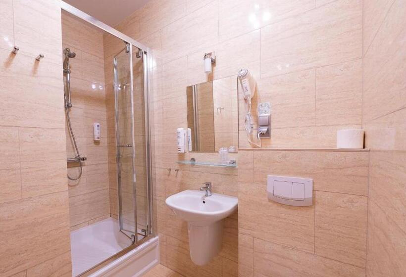 فندق Reśliński