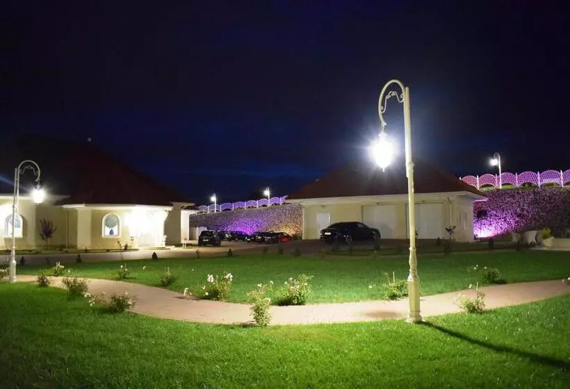 Hotelli Sękowski Dwór