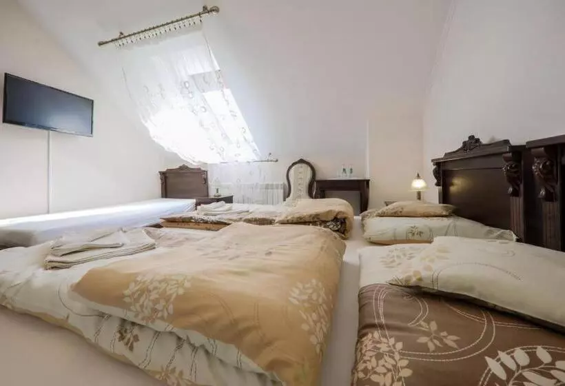 Hotelli Sękowski Dwór