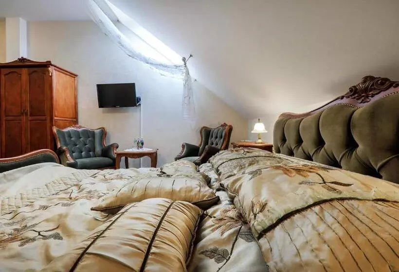 Hotelli Sękowski Dwór