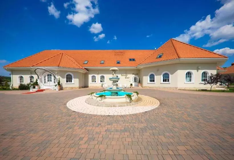 Hotelli Sękowski Dwór