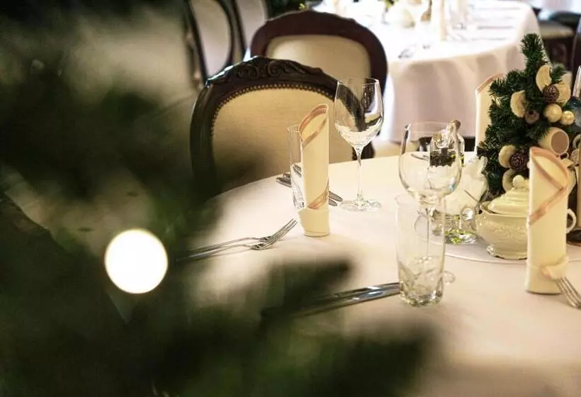 Hotelli Sękowski Dwór