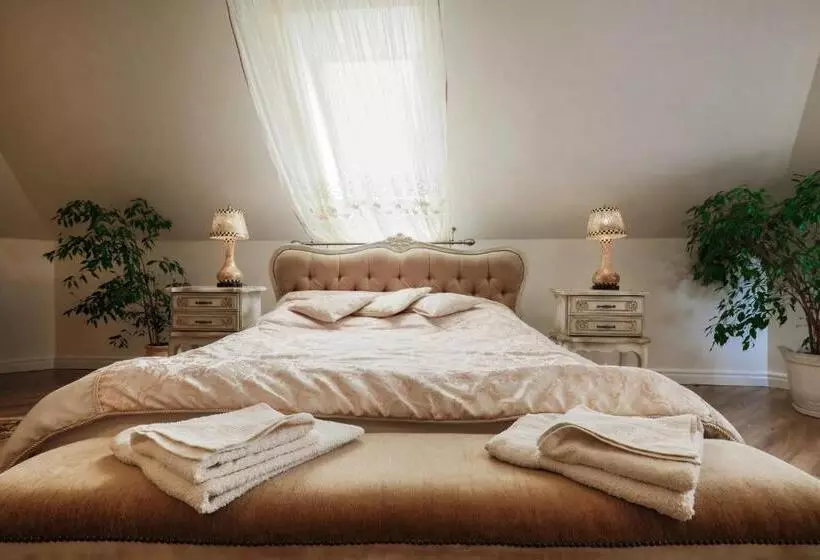 Hotelli Sękowski Dwór