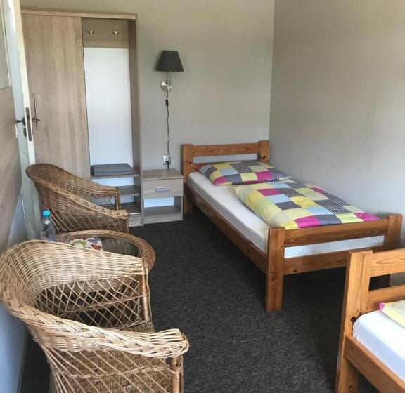 הוסטל Restauracja Zajazd Trefl