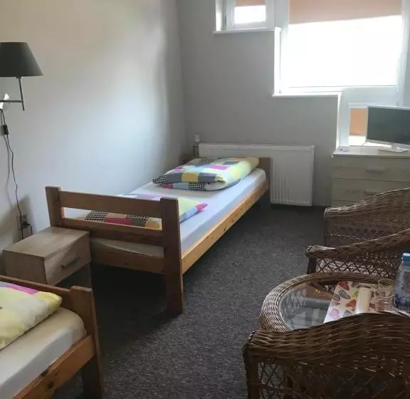 Retkeilymaja Restauracja Zajazd Trefl