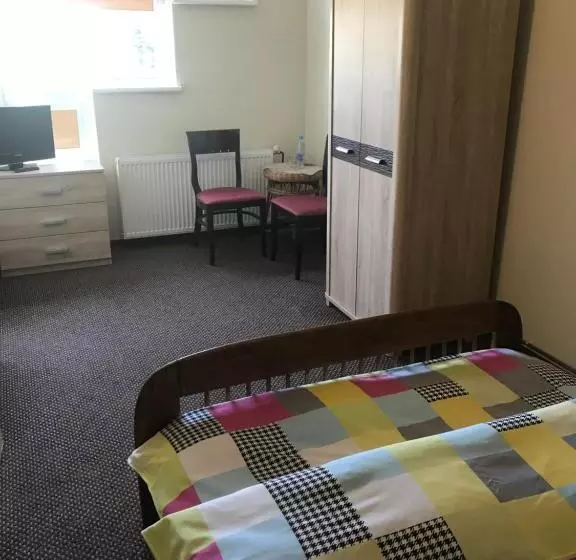 Retkeilymaja Restauracja Zajazd Trefl