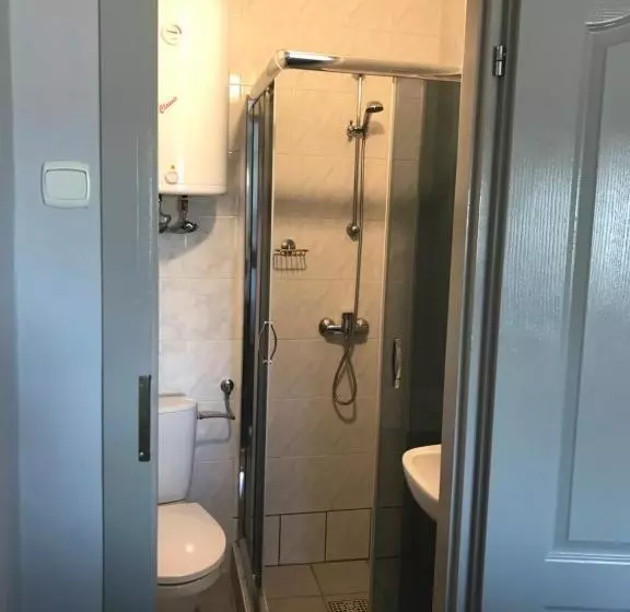 Retkeilymaja Restauracja Zajazd Trefl