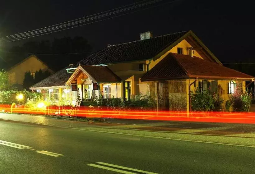 Retkeilymaja Zajazd Wiejski