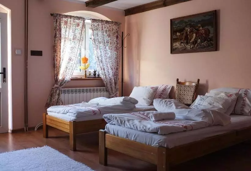 Retkeilymaja Zajazd Wiejski