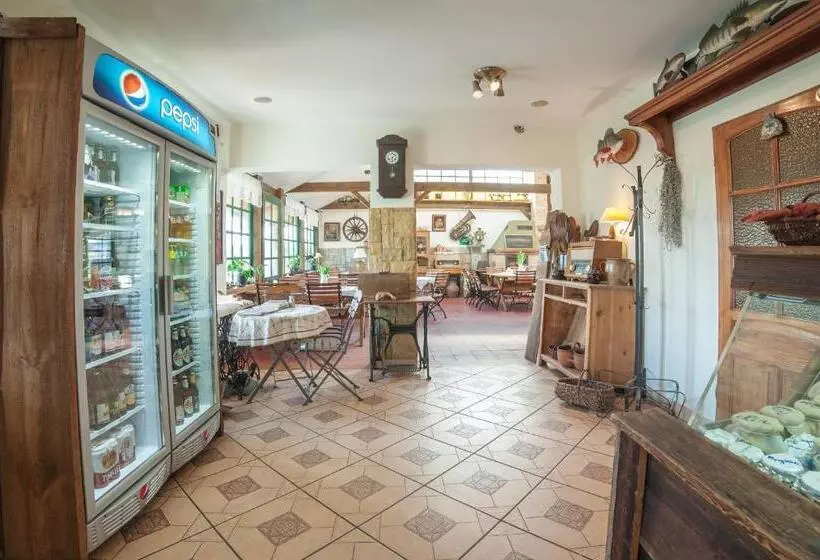 Retkeilymaja Zajazd Wiejski