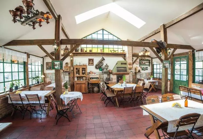 Retkeilymaja Zajazd Wiejski