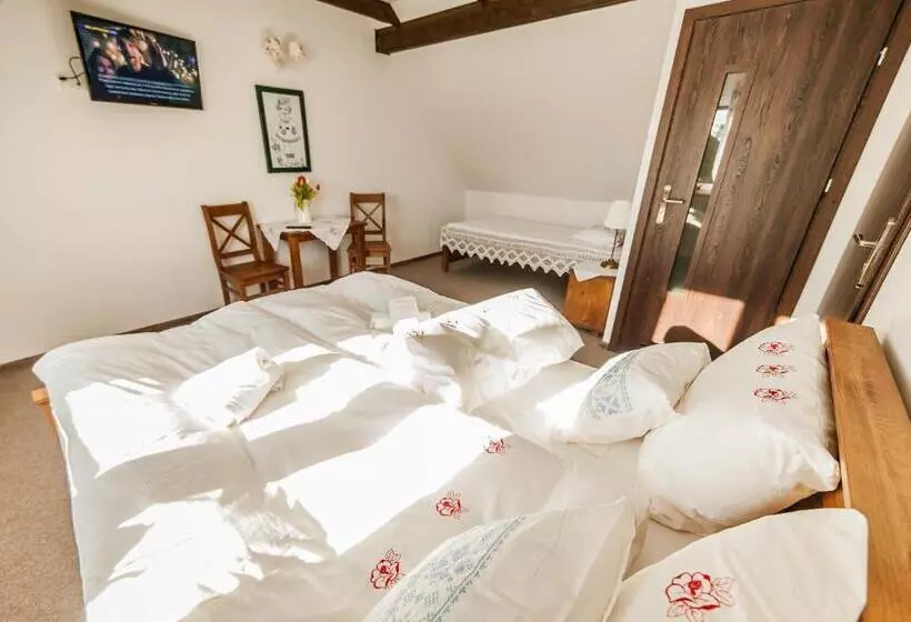 Retkeilymaja Zajazd Wiejski