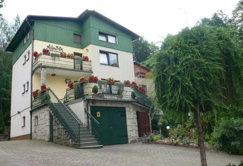 تختخواب و صبحانه Villa Almira