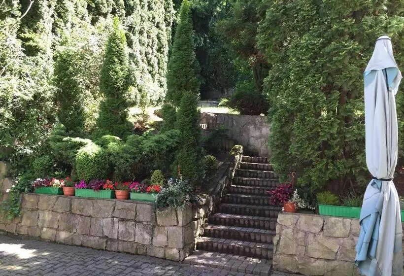 تختخواب و صبحانه Villa Almira