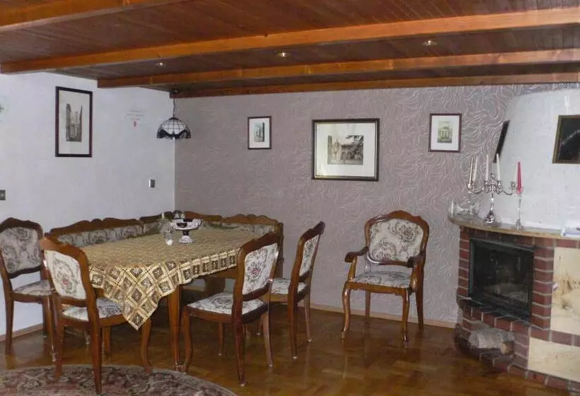 تختخواب و صبحانه Villa Almira