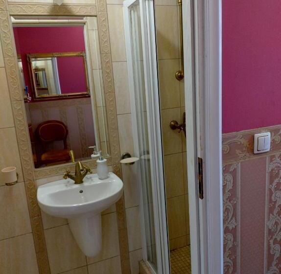 تختخواب و صبحانه Willa Kraj